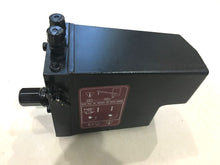 Load image into Gallery viewer, 20455262 20917279 Truck Spare Parts Lifting Hydraulic Cabin Pump For Volvo