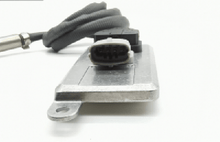 Load image into Gallery viewer, Nox Sensor 2872298 2894946RX 5WK96693A 5WK9 6693A for Cummins 24V 890mm
