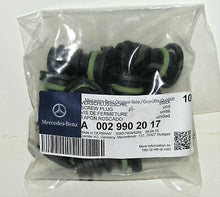 Load image into Gallery viewer, Oil Drain Plug Plastic 0029902017/A0029902017 Compatible for Mercedes-Benz C63 G550 S550 2015-2017 - China Sump Plug
