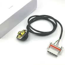 Load image into Gallery viewer, OE:1862892 1471744 1457306 1535521 1862817 Oil Pressure Sensor For SCANIA P-, G-, R-, T Series Truck /F-, K-, N Series
