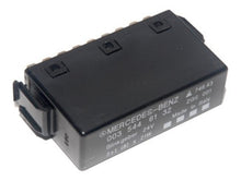 Load image into Gallery viewer, MERCEDES-BENZ TURN SIGNAL RELAY  0035446132 NEW 18P/24V
